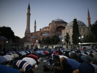 Pertama Dalam 86 Tahun, Solat Jumat Digelar di Hagia Sophia