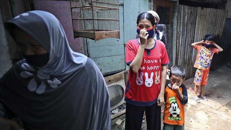 A worker fumigates a slum to prevent an outbreak of dengue fever in Jakarta, Indonesia, Wednesday, April 22, 2020. While 2019 was the worst year on record for global dengue cases, experts fear an even bigger surge is possible because their efforts to combat it were hampered by restrictions imposed in the coronavirus pandemic. (AP Photo/Dita Alangkara)