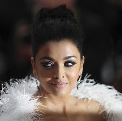 Kabar Baik, Aishwarya Rai Sudah Keluar dari Rumah Sakit