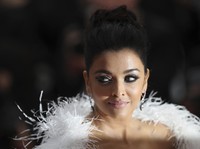 Kabar Baik, Aishwarya Rai Sudah Keluar dari Rumah Sakit