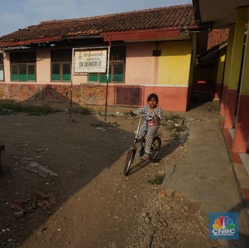 Sedih! Sekolah Ambruk di Kabupaten Bekasi