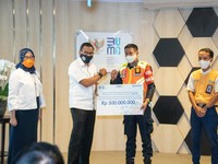 Jempol Erick Thohir untuk 2 Petugas KRL Penemu Rp 500 Juta