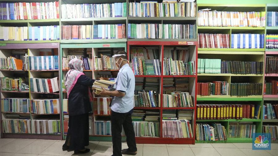 Hari pertama tahun ajaran baru, siswa ikuti MPLS via daring. CNBC Indonesia/Andrean Kristianto