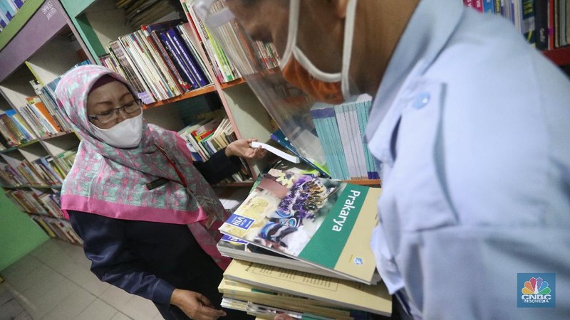 Hari pertama tahun ajaran baru, siswa ikuti MPLS via daring. CNBC Indonesia/Andrean Kristianto