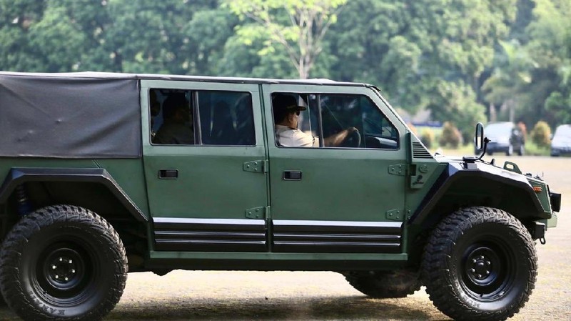 Prabowo perkenalkan kendaraan Rantis 4X4 yang yang diberi nama Maung. Dok: Twitter Prabowo Subianto