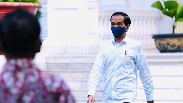 Presiden Jokowi Serahkan Bantuan Modal Kerja bagi Pelaku Usaha Mikro dan Kecil. Rusman - Biro Pers Sekretariat Presiden Presiden Jokowi Serahkan Bantuan Modal Kerja bagi Pelaku Usaha Mikro dan Kecil. Rusman - Biro Pers Sekretariat Presiden