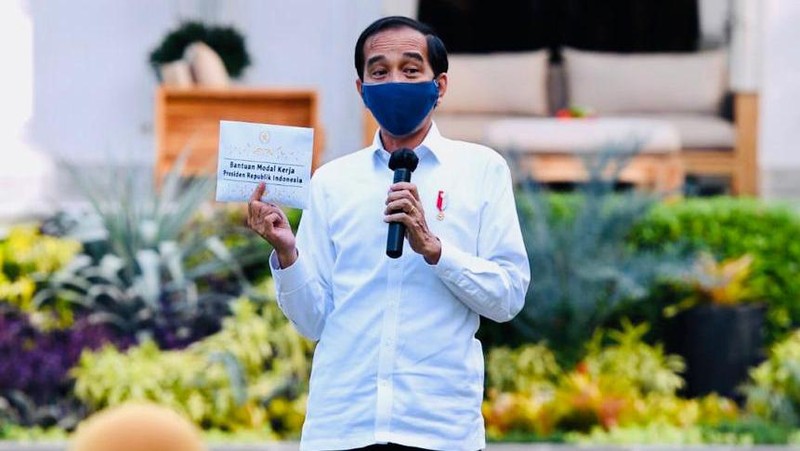 Presiden Jokowi Serahkan Bantuan Modal Kerja bagi Pelaku Usaha Mikro dan Kecil. Rusman - Biro Pers Sekretariat Presiden