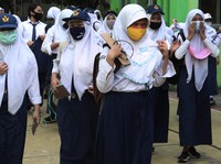 Sekolah Buka Januari 2021 & Bahaya Kelamaan Belajar Online