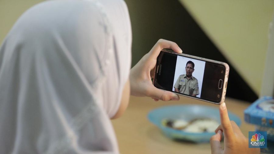 Kegiatan belajar via daring di tahun ajaran baru. (CNBC Indonesia/Muhammad Sabki)