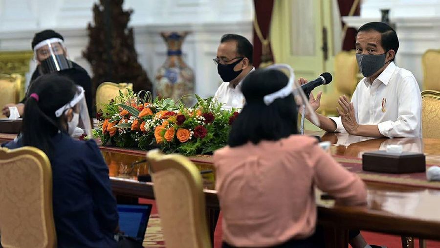 Presiden Jokowi bertemu dengan para wartawan di Istana Merdeka, Provinsi DKI Jakarta. Twitter: @jokowi