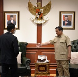 Prabowo Dapat 'Titipan' dari Sandiaga Uno, Apa Itu?