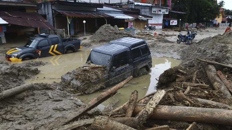 Banjir bandang di Masamba. (AP/Khaizuran Muchtamir)