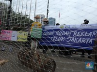 Tolak Reklamasi Ancol, Massa Geruduk Kantor Anies Baswedan