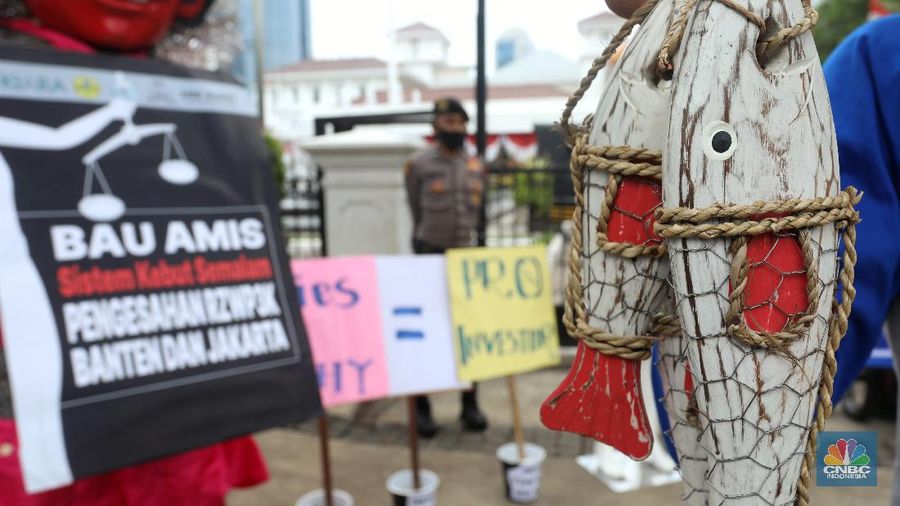 Demo tolak Reklamasi Ancol di depan Balai Kota. (CNBC Indonesia/Andrean Kristianto)