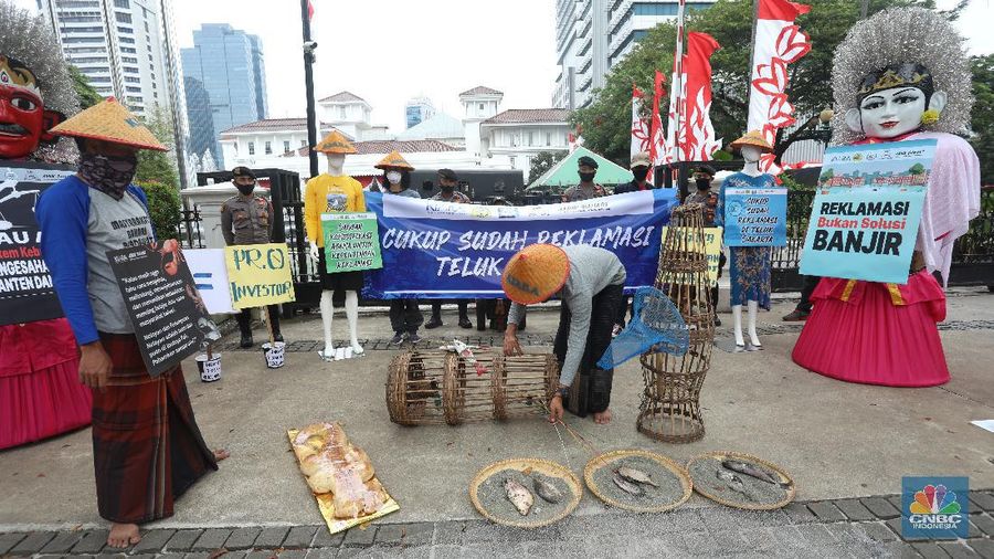 Demo tolak Reklamasi Ancol di depan Balai Kota. (CNBC Indonesia/Andrean Kristianto)