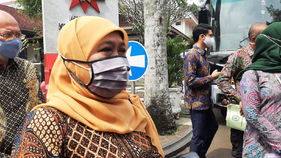 Gubernur Jawa Timur Khofifah Indar Parawansa di Istana Kepresidenan Bogor, Jawa Barat, Rabu (15/7/2020).