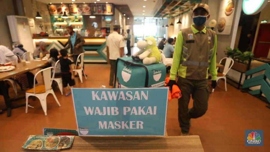 Ilustrasi Pelanggar PSBB. (CNBC Indonesia/Andrean Kristianto)