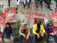 Wah, Corat-Coret Marak Saat Demo Tolak Omnibus Law Depan DPR