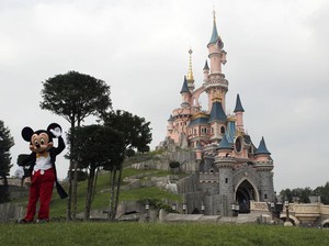 Tuntut Kenaikan Gaji, Ribuan Pekerja Disneyland Bakal Mogok Kerja
