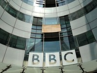 Efek Pandemi Corona, The Guardian & BBC PHK Ratusan Karyawan