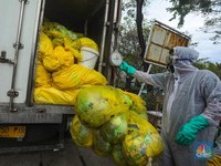 Gunung Limbah APD dan Sampah Plastik Hantui RI