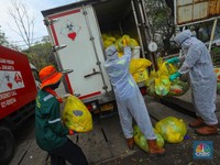 Bukan Cuma Covid-19, Jakarta Dihantui 'Ledakan' Limbah APD