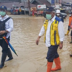 Konkret! Brantas Abipraya Tanggap Bencana Banjir Masamba