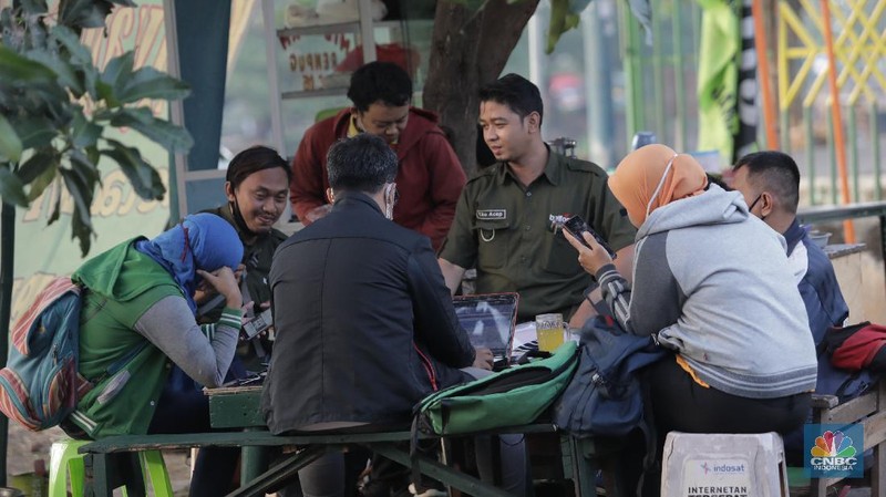 Ilustrasi warga tidak pakai masker. (CNBC Indonesia/Muhammad Sabki)