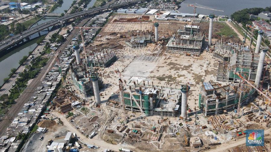 Pembangunan Stadion Jakarta International Stadium. (CNBC Indonesia/Andrean Kristianto)