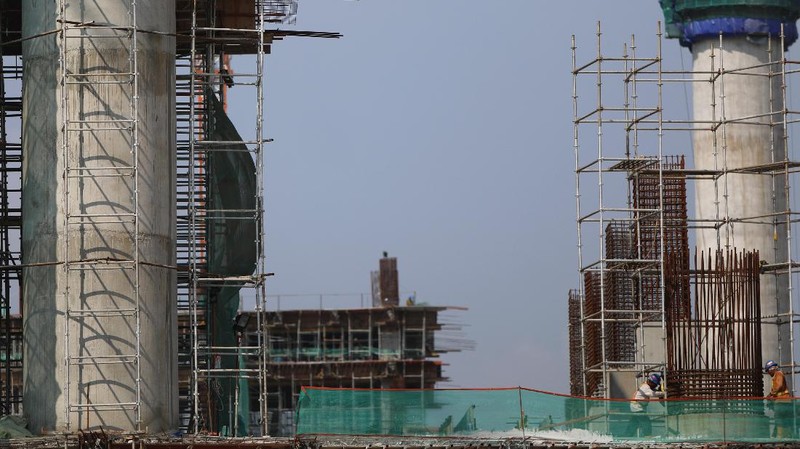Pembangunan Stadion Jakarta International Stadium. (CNBC Indonesia/Andrean Kristianto)