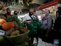 Warga Kurang Patuh Jaga Jarak, Makanya Kasus Corona Melonjak!