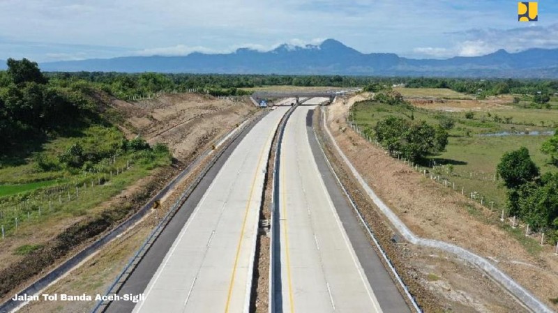 Dua ruas jalan tol baru yang telah siap dioperasikan yakni Banda Aceh—Sigli seksi 4 Indrapuri-Blang Bintang (14 km) dan Manado-Bitung (Mabit) seksi 1 Manado-Airmadidi (14 km) serta sebagian ruas seksi 2 hingga Kauditan (7 km). (Dok. Kementerian PUPR)