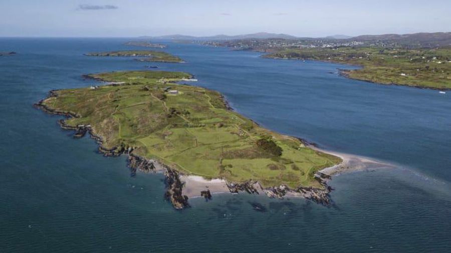 Horse Island, di lepas pantai Cork Barat, Irlandia, dijual dengan harga $ 6,3 juta. (Montague Real Estate via CNBC.com)