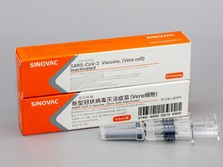 Uji Vaksin Covid-19 AstraZeneca Disetop, Vaksin Sinovac Aman?