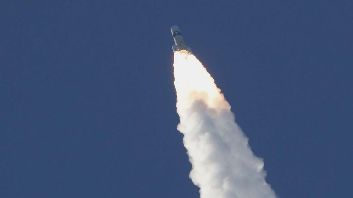 Uni Emirates Arab Luncurkan Misi Roket ke Mars (Hiroki Yamauchi/Kyodo News via AP) An H-IIA rocket with United Arab Emirates' Mars orbiter Hope lifts off from Tanegashima Space Center in Kagoshima, southern Japan Monday, July 20, 2020. A United Arab Emirates spacecraft rocketed away Monday on a seven-month journey to Mars, kicking off the Arab world’s first interplanetary mission. (Hiroki Yamauchi/Kyodo News via AP)