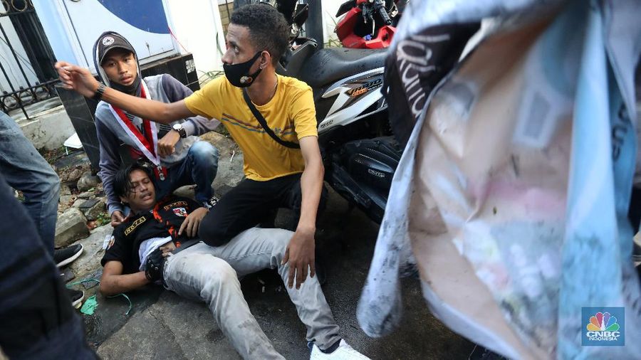 Demo tolak Reklamasi Ancol di depan Balai Kota. (CNBC Indonesia/Andrean Kristianto)