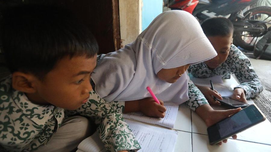 Ilustrasi Metode Belajar Mengajar Jarak Jauh via Online (CNBC Indonesia/Andrean Kristianto)