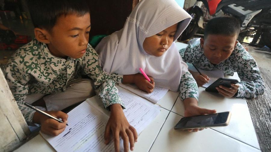 Ilustrasi Metode Belajar Mengajar viaOnline (CNBC Indonesia/Andrean Kristianto)