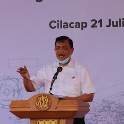 Luhut: RI Pemain Mobil Listrik Dunia, Jangan Takut TKA China