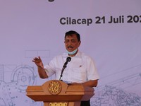 Luhut: RI Pemain Mobil Listrik Dunia, Jangan Takut TKA China