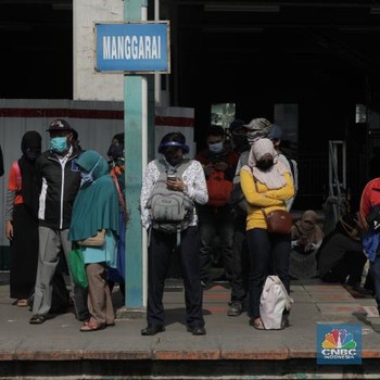 Ingat! Sekarang Naik KRL Harus Pakai Baju Lengan Panjang Lho