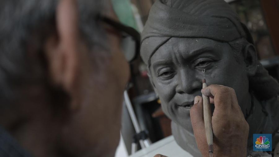 Azmir Azhari Pematung Realis Sejak Masa Orde Baru (CNBC Indonesia/Tri Susilo)