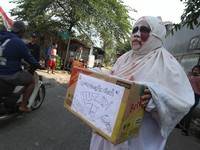 Bikin Kaget, Ada Pocong Ngecrek Buat Acara 17-an