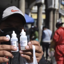 Putus Asa, Warga Bolivia Minum Cairan Pemutih Obati Corona