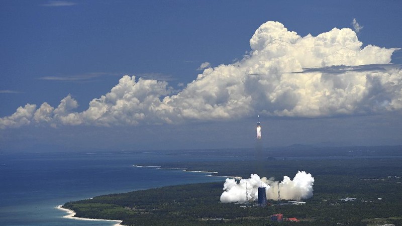 In this photo released by China's Xinhua News Agency, a Long March-5 rocket carrying the Tianwen-1 Mars probe lifts off from the Wenchang Space Launch Center in southern China's Hainan Province, Thursday, July 23, 2020. China launched its most ambitious Mars mission yet on Thursday in a bold attempt to join the United States in successfully landing a spacecraft on the red planet. (Cai Yang/Xinhua via AP)