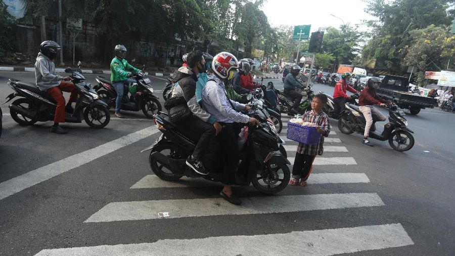 Kisah Anak 9 Tahun, Harus Berjualan Demi Menafkahi Saudaranya (CNBC Indonesia/Andrean Kristianto)