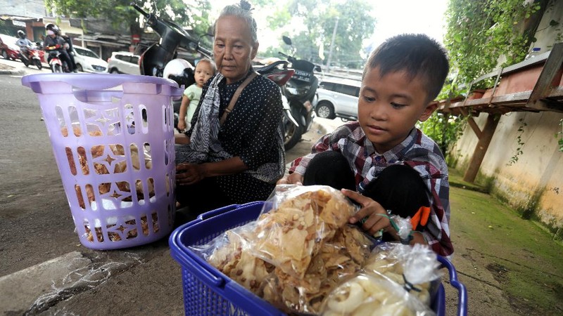 Kisah Anak 9 Tahun, Harus Berjualan Demi Menafkahi Saudaranya (CNBC Indonesia/Andrean Kristianto)