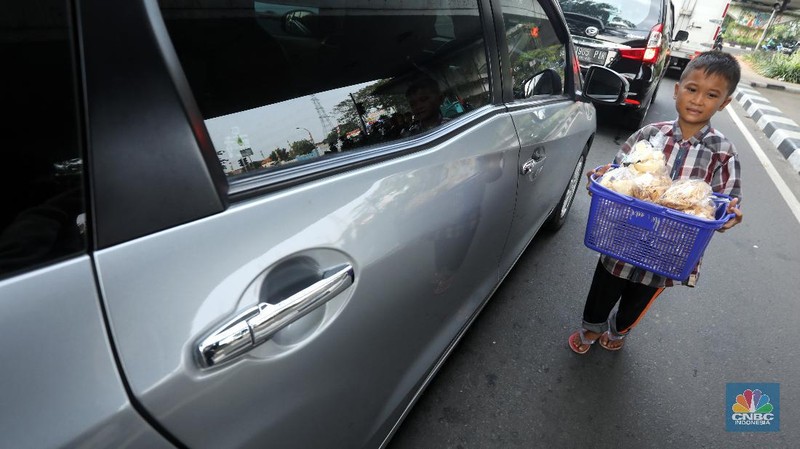 Kisah Anak 9 Tahun, Harus Berjualan Demi Menafkahi Saudaranya (CNBC Indonesia/Andrean Kristianto)