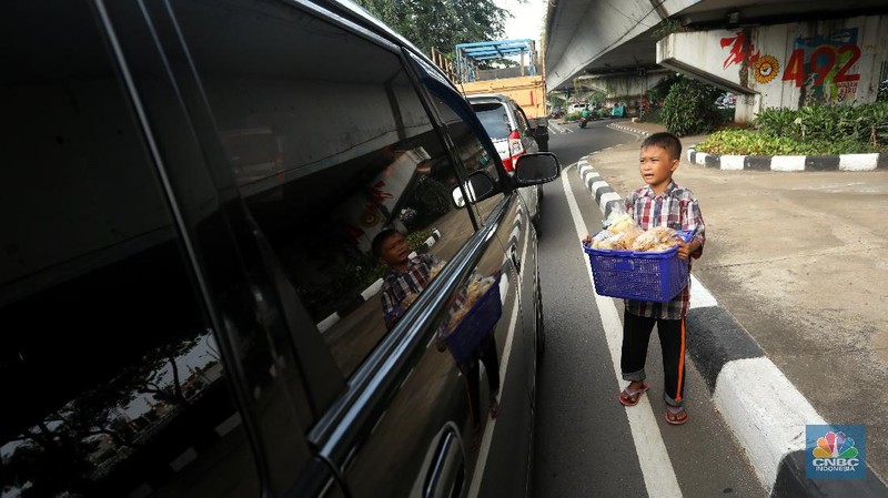Kisah Anak 9 Tahun, Harus Berjualan Demi Menafkahi Saudaranya (CNBC Indonesia/Andrean Kristianto)
