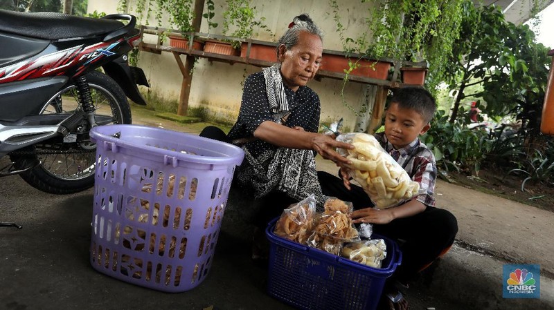 Kisah Anak 9 Tahun, Harus Berjualan Demi Menafkahi Saudaranya (CNBC Indonesia/Andrean Kristianto)